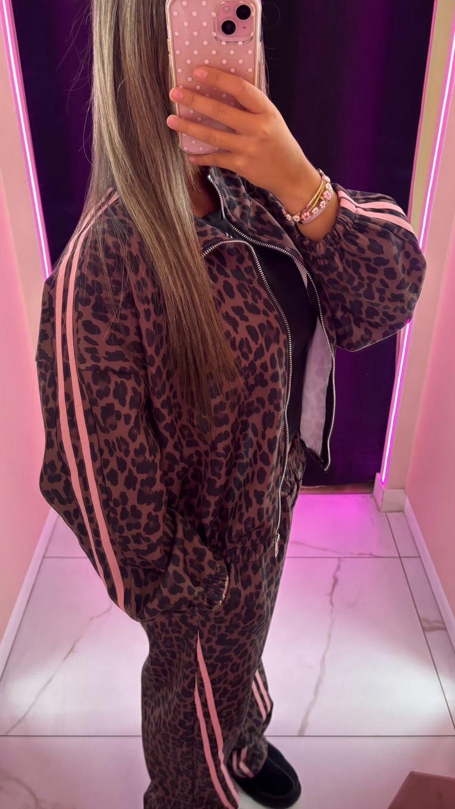 Ensemble jogging léopard 🐆 ( les couleurs correspond aux bandes )