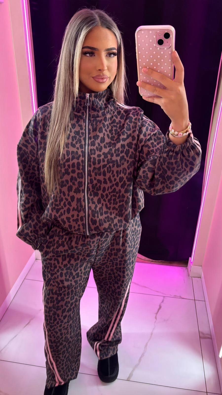 Ensemble jogging léopard 🐆 ( les couleurs correspond aux bandes )